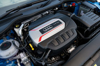 最高出力286ps、最大トルク380Nmを発生する2リッター直4ターボエンジン。本国仕様には306ps、400Nmの新エンジンが搭載されるが、日本仕様は従来のエンジンのままとなっている。