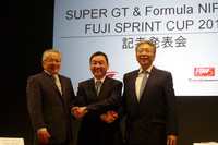 写真左から、GTアソシエイションの坂東正明代表取締役、日本レースプロモーションの中嶋悟会長、そして富士スピードウェイの加藤裕明社長。特別開催となるスプリントレースは、「レース形態の新たな提案であり、モータースポーツファンに対する感謝の表明」とのこと。