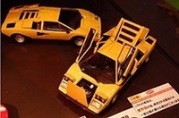 京商の1/18ダイキャスト製ランボルギーニ・カウンタックLP400。ほかにもイオタ、デイトナ、BBなどスーパーカー世代にはたまらないラインナップが揃っていた。