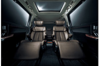 日産、新型エルグランドの内外装を公開の画像