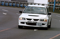 MRから、RS（6MT）にも「スーパーAYC」と「スポーツABS」が標準装備されるようになった。両者と、前後輪を結ぶセンターデフをコントロールする「ACD」との協調制御がさらに向上したことも、新型のニュースだ。クラッチケースは、スティールからアルミになり、約0.8kg軽くなった。