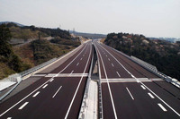 新東名高速道路。道路設計者が「150㎞/hで走らせたい」と私に話したのは、第二東名の基本計画策定から間もないころだから、1990年ごろのことだったはず（写真提供＝NEXCO中日本）。