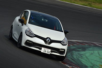 「ルーテシアR.S.」は電子制御ディファレンシャル「R.S.デフ」を搭載。これにより、コーナリング時のアンダーステアが抑制される。