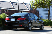 全長×全幅×全高＝4915×1850×1465mmという堂々としたボディーサイズの「ホンダ・アコード」。2013年10月現在、日本で買える唯一のホンダ製セダンでもある。