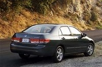 
	【スペック】
	セダンEX：全長×全幅×全高＝4813×1816×1450mm/ホイールベース＝2741mm/駆動方式＝FF/2.4リッター直4（160ps）
	 