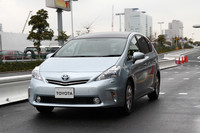 2011年4月末の発売が予定される、トヨタの新型ハイブリッド。いまは仮に「プリウス スペース コンセプト」の名で呼ばれる。