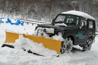 こちらはコースの整備やスタックした車両の救援に使われていた「スズキ・ジムニー」。
    