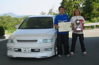 
	「北海道のカーオーディオショップ仲間でお互いに交流しあった結果」と喜の佐藤泰彦さん（左）と佐藤大輔さん。
	 