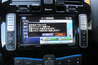 画面に表示される「充電スポットを経由地に追加しますか？」に「はい」を選択すると、目的地までの間にある充電施設までカーナビが道案内してくれる。