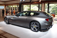 伸びやかなサイドビュー。ホイールのサイズは標準で大径の20インチとなる。