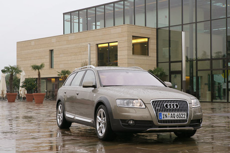 �V�^A6�V���[�Y�̑�4�e�A�X�e�[�V�������S����SUV���g�N���X�I�[�o�[�h�������u�A�E�f�B�E�I�[�����[�h�N��...