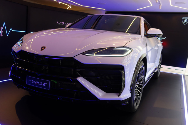 ランボルギーニがプラグインハイブリッドのスーパーSUV「ウルスSE」を