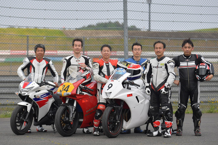 「流し撮り職人＋尾上サービス」チームのメンバーたち。左からイケノヒラ、斉藤洋一、田中 毅、斉藤英司、尾上忠則、佐藤 学。