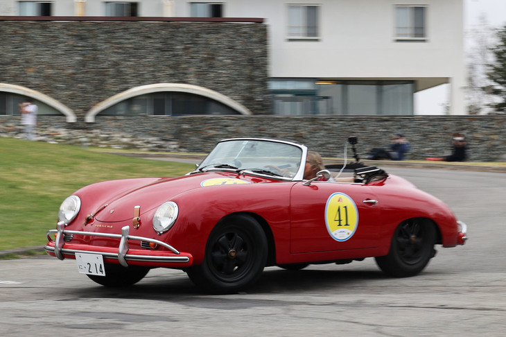 ヒルクライムで豪快な走りを見せた1959年「ポルシェ356A」。