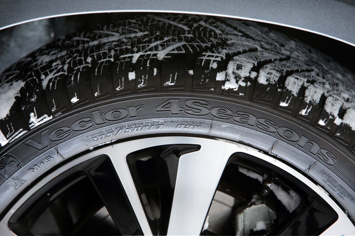 今回のツアーの主役である「ベクター4シーズンズ」。「プジョー2008」の他にも、複数の輸入SUVに新車装着される。