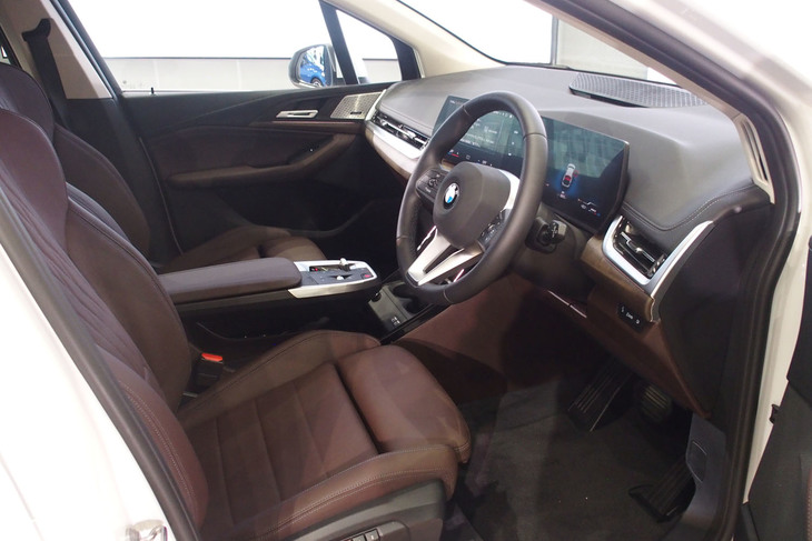 218iアクティブツアラー エクスクルーシブ（インテリア）