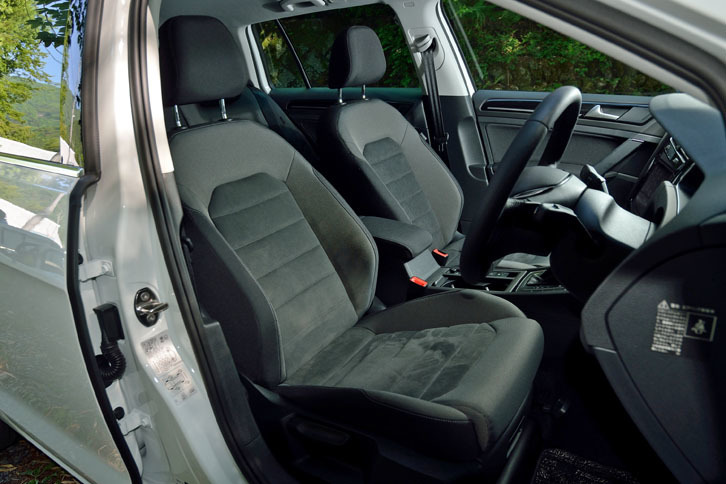 「TSIハイライン」のシートには、マイクロフリースと呼ばれる柔らかい起毛仕上げの生地が用いられている。