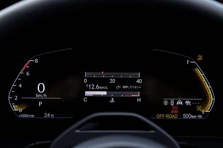 全車に標準で装備される10.25インチのフル液晶メーター。「G／L」グレードには、フロントガラス照射式のカラーヘッドアップディスプレイも装備される。
