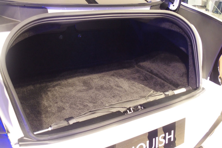 アストンマーティン・ヴァンキッシュ（トランク）