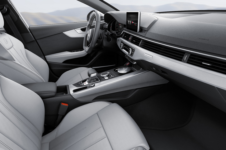 アウディS4アバント（インストゥルメントパネルまわり）