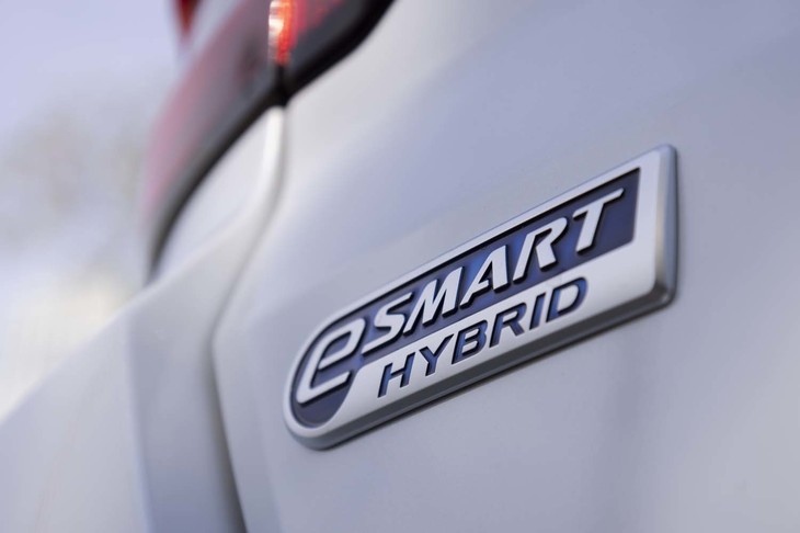 1.2リッターエンジンをベースとしたハイブリッドシステムは「e-SMART HYBRID」と名づけられている。
