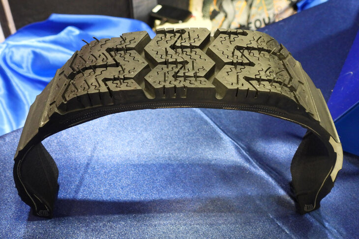 「ミシュランX」の断面。