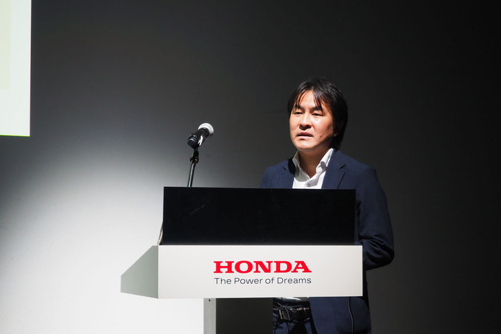 四輪開発本部PU-ES統括部 PU・エネ性能開発部 パワーユニット研究開発責任者の渡邊伸一郎（わたなべ しんいちろう）さん。開発コンセプトやパワートレインの概要などを聞いた。