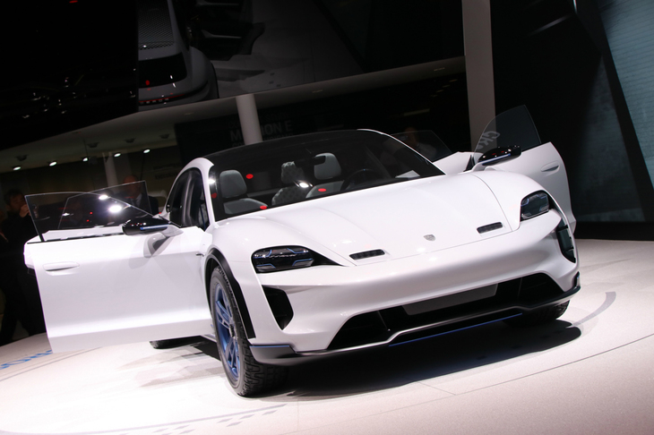 「ポルシェ・ミッションEクロスツーリスモ」