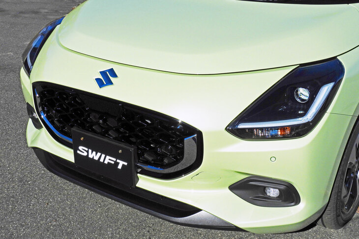 特にフロントマスクのデザインは明快な構成で、かつ立体の強さだけでなく親しみやすさもある新世代のスイフトを表現している。