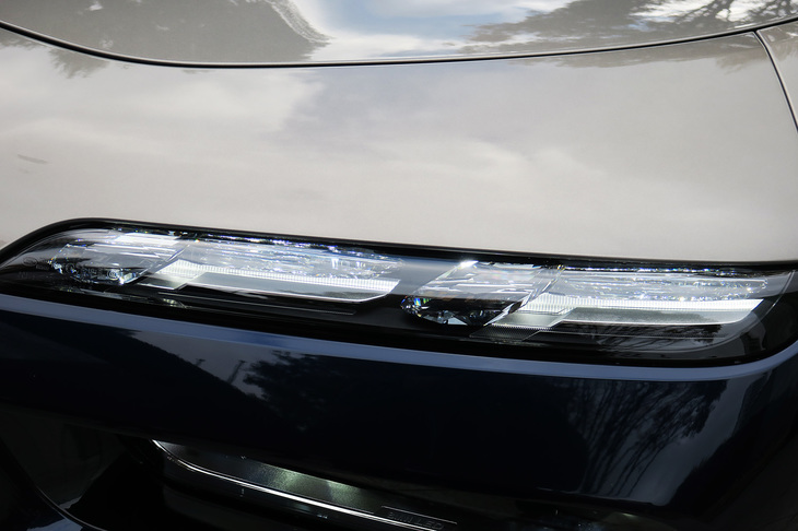 BMW i7 xDrive60eエクセレンス（ヘッドランプ）