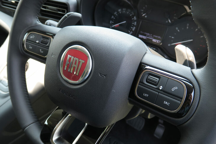 フィアット・ドブロ（ステアリングホイール）