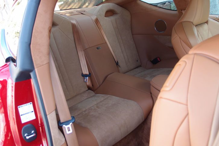 レクサスLC500（リアシート）