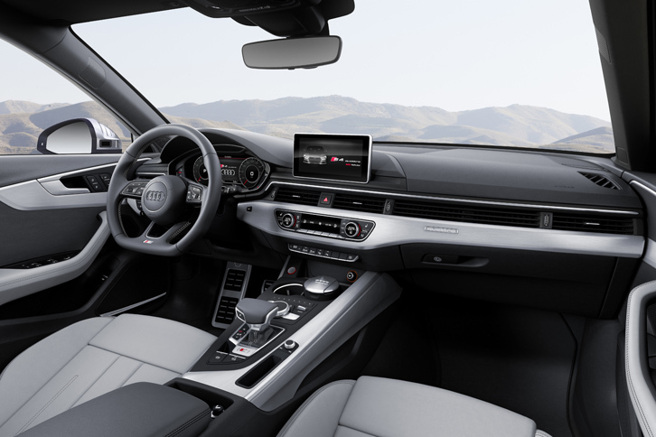 アウディS4アバント（インストゥルメントパネルまわり）