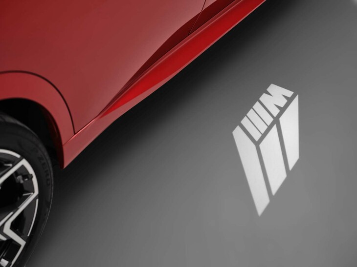 BMW iX2 xDrive30（カーテシライト）