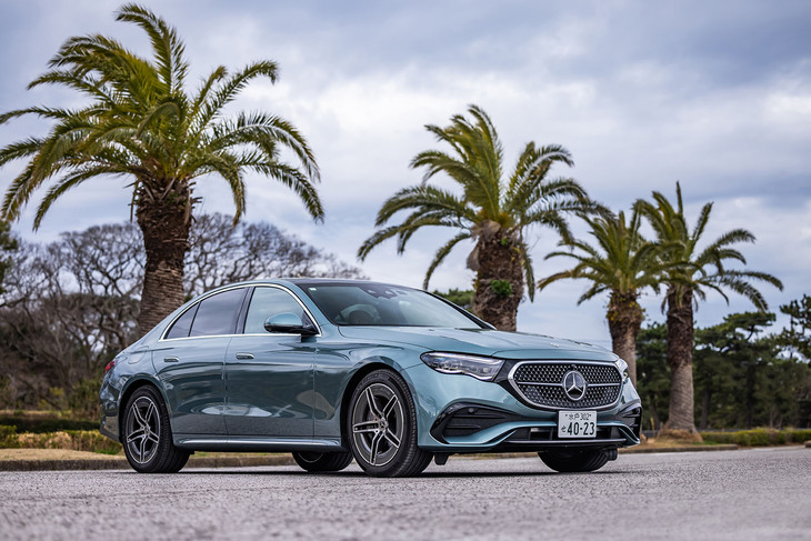 2024年1月に日本導入がアナウンスされたメルセデス・ベンツの新型「Eクラス」。「セダン」「ステーションワゴン」、そしてステーションワゴンの車高を引き上げたクロスオーバーモデル「オールテレイン」をラインナップしている。