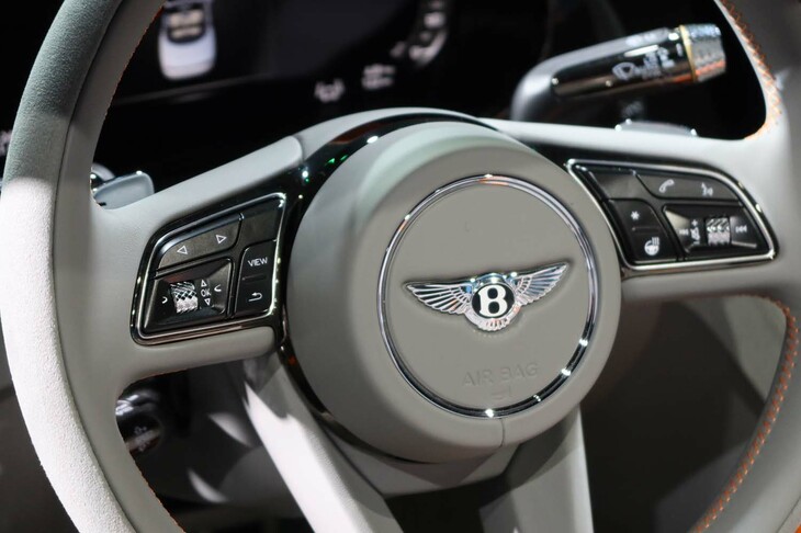 ベントレー・コンチネンタルGTCスピード（ステアリングホイール）