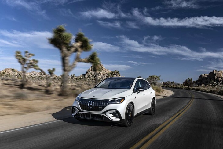 ドライブモードによってパワートレインの出力の最高値がコントロールされる。ぬれた路面向きの「スリッパリー」では50％（313PS）に抑えられる。