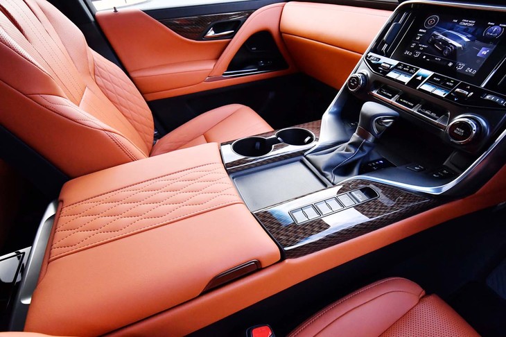 レクサスLX600“エグゼクティブ”（センターコンソール）