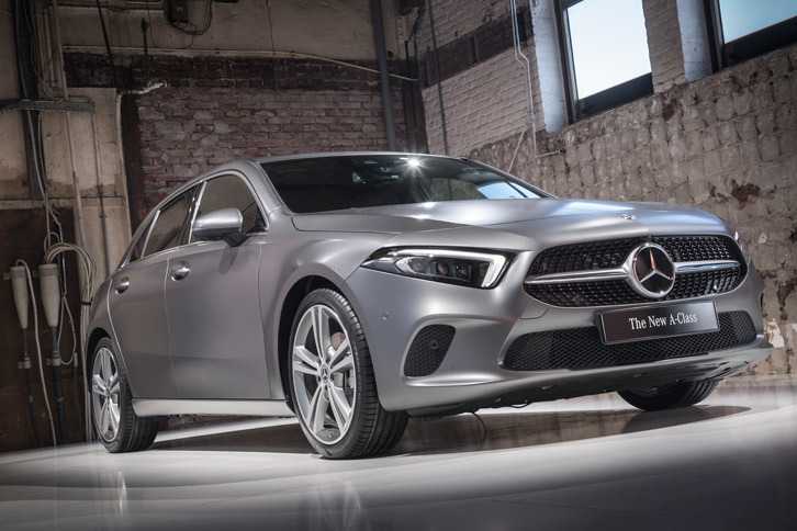 現時点で発表されたパワープラントは、気筒休止機能が付いた1.4リッターと2リッターのガソリンエンジン、そして1.5リッターディーゼルエンジンの3種類。いずれも新開発で、トランスミッションにはすべて7段DCTが組み合わされる。