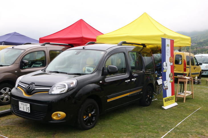 珍しい「フォーミュラエディション」を発見！ 2017年秋に30台限定で発売されたもので、その名が示す通り、ルノーF1チームとのコラボレーションモデルである。日本GPではチームのトランスポーターとしても活躍した。