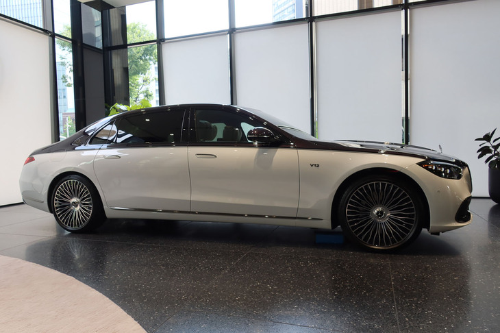 メルセデス・マイバッハS680エディションノーザンライツ