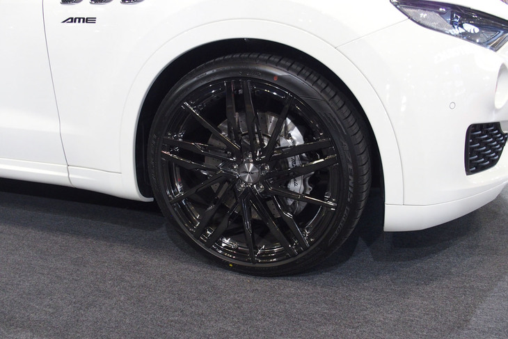 SUV用の新製品「AME SHALLEN RF2」の22インチホイール（フロント）。
