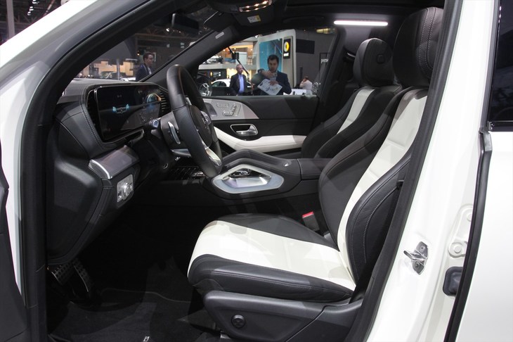 メルセデス・ベンツGLE（フロントシート）