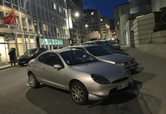 街角で見かけた珍車その2。たった4年でライフスパンを終えた「フォード・プーマ」。