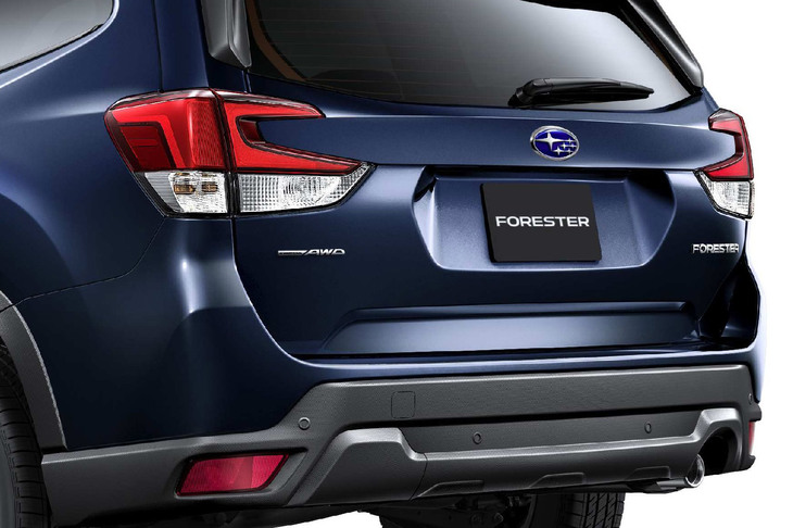 先代モデルとの違いとして挙げられるコの字型のリアコンビランプだが、「この形に必然性がない」とのことで、評価はいまひとつの様子。