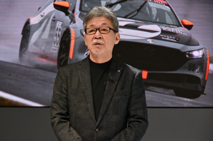 長年にわたりマツダのデザイン開発を主導し、今日の「魂動」デザインを完成させた前田育男氏。氏の例に限らず、今日の日本メーカーでは、多くのリーダーは社内で鍛えられた生え抜きが担っている。（写真：鈴木ケンイチ）