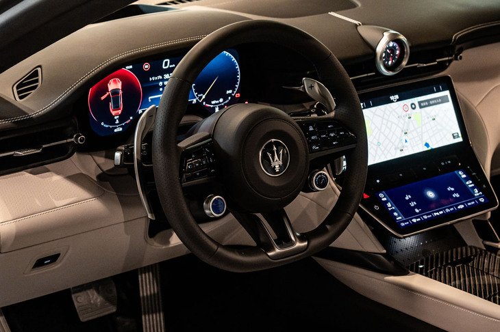 マセラティ・グランカブリオ トロフェオ（ステアリングホイール）