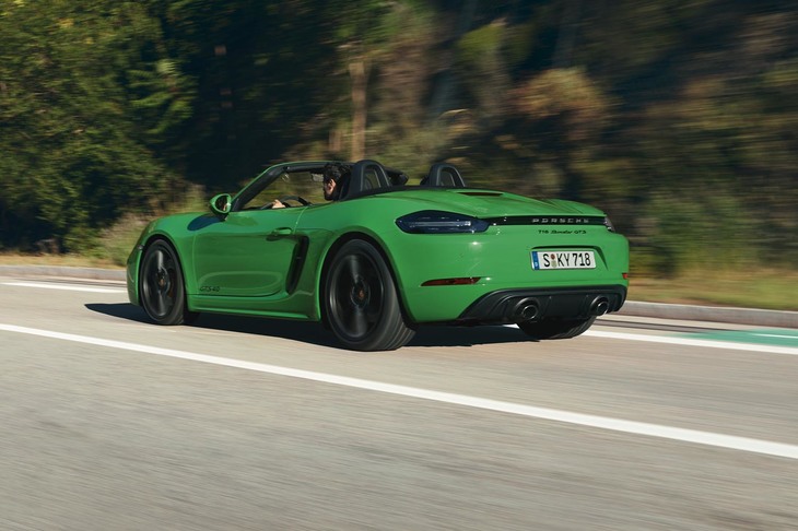 最高出力400PSを発生する「718ボクスターGTS 4.0」。0-100km/hの加速タイムは4.5秒と公表される。