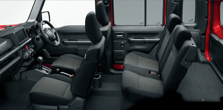 後席の着座位置は「シエラ」よりも50mm後方に。ただし乗車定員が4人であるところは変わらない。