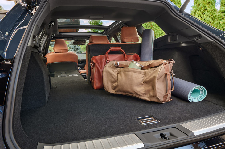 こちらは北米仕様車による荷室のイメージ。リアシート使用時でも、その後方にはかなりの積載スペースがあることがわかるだろう。